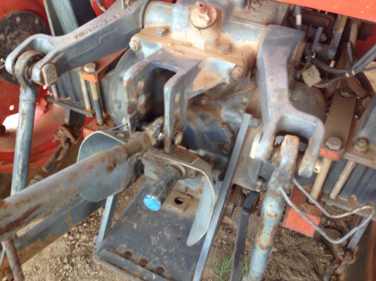 KUBOTA M5000 SU - 2 เพลา ทำงาน 4,000 ชม. เอกสารเล่มทะเบียนมีครบพร้อม เครื่องแน่นดีแรงดี ระบบรั่วซึ่มไม่มีปัญหาพร้อมทำงานได้เลย อุปกรณ์มีใบดันหน้า ผานพรวนดิน 3 ช่วงล่างแน่นดี พร้อมใช้งานได้เลยครับ ราคาต่อรองได้นะครับ