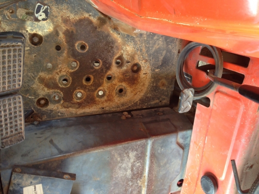 KUBOTA M5000 SU - 2 เพลา ทำงาน 4,000 ชม. เอกสารเล่มทะเบียนมีครบพร้อม เครื่องแน่นดีแรงดี ระบบรั่วซึ่มไม่มีปัญหาพร้อมทำงานได้เลย อุปกรณ์มีใบดันหน้า ผานพรวนดิน 3 ช่วงล่างแน่นดี พร้อมใช้งานได้เลยครับ ราคาต่อรองได้นะครับ