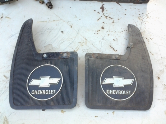 JOECLASSICขายยางกันโคลนCHEV.งานเก่าเก็บคู่ละ650.ราคานี้พร้อมส่งสนใจโทรสอบฤามได้..