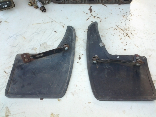 JOECLASSICขายยางกันโคลนCHEV.งานเก่าเก็บคู่ละ650.ราคานี้พร้อมส่งสนใจโทรสอบฤามได้..