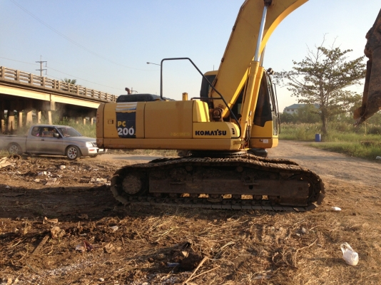 ขายด่วนๆๆ KOMATSU PC 200-7 ไมล์ชม.6,000 สภาพสวยค่ะ