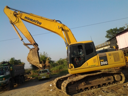 ขายด่วนๆๆ KOMATSU PC 200-7 ไมล์ชม.6,000 สภาพสวยค่ะ