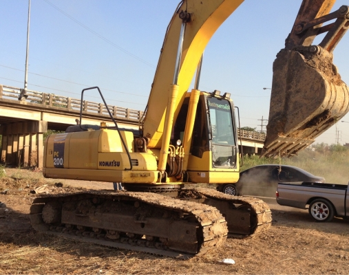 ขายด่วนๆๆ KOMATSU PC 200-7 ไมล์ชม.6,000 สภาพสวยค่ะ