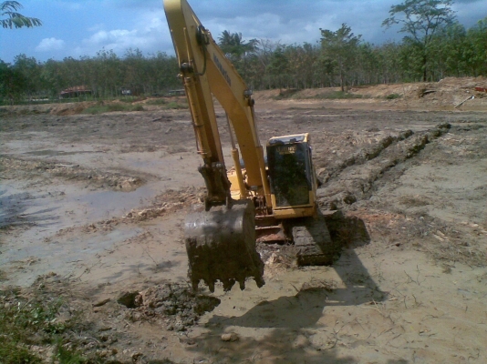 ขายแบคโฮ  KOMUTSU  200-8  มีเอกสารใบอินวอยซ์บริษัท  รถใช้งาน 8  พันกว่าชั่วโมง  ตามสภาพรถใช้งานอยู่