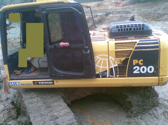 ขายแบคโฮ  KOMUTSU  200-8  มีเอกสารใบอินวอยซ์บริษัท  รถใช้งาน 8  พันกว่าชั่วโมง  ตามสภาพรถใช้งานอยู่