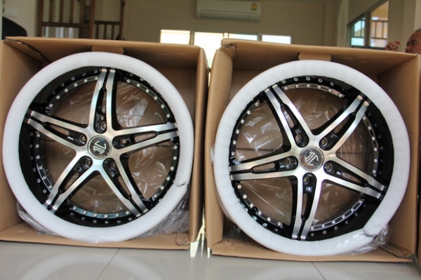 ขายล้อขอบ18 กว้าง 7.5 5รู120 ใส่บีเอ็ม เชฟรุ่นเก่า ของใหม่ ชุดละ9000฿