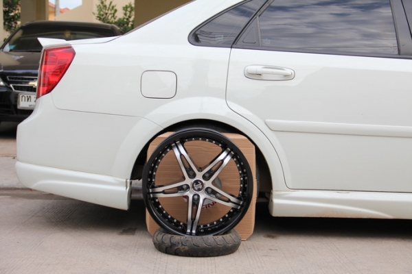 ขายล้อขอบ18 กว้าง 7.5 5รู120 ใส่บีเอ็ม เชฟรุ่นเก่า ของใหม่ ชุดละ9000฿