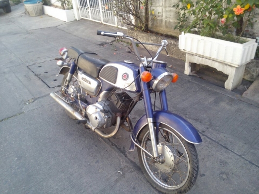 ขายk125 mark 2 สีสวย ของครบแท้เยอะ ทะเบียนขาด5ปีเล่มเขียวใหม่ ขาย 12500 บาท