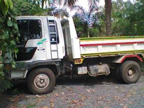 HINO FD 195 HP HO7D หกล้อดั๊มพ์ กระบะดั๊มพ์เหล็ก 6 ตันยาว 3.60 เมตร สีสันสวยดีทั้งคัน ยางใหม่ 6 เส้น เครื่องแห้งดีไม่มีเยิ้ม หัวเก๋งไฮเทคภายในสวยครบ แอร์เย็น พวงมาลัยเพาเวอร์ เบรคทริ๊ปฟี้ ช่วงล่างคัชซีสวยไม่มีบวม ยาง 8.25 ขอบ 16 ทะเบียนภาษีครบไม่ขาดพร้อมโ