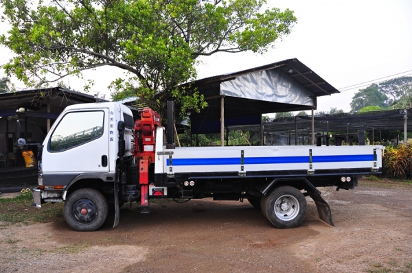 CANTER ติดเครน UNIC 2 ตัน