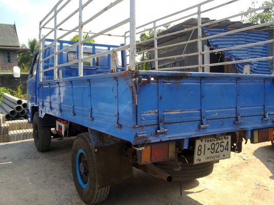 รถบรรทุกสี่ล้อกลาง ป้ายไหญ่