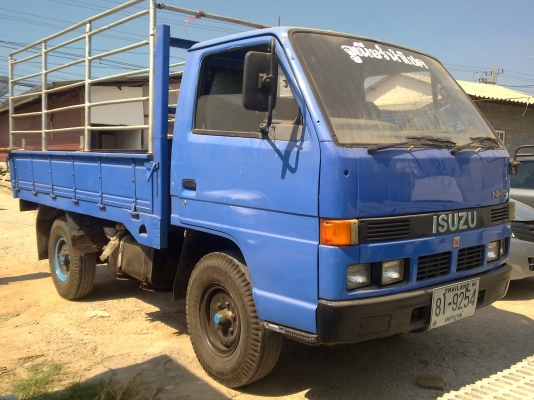 รถบรรทุกสี่ล้อกลาง ป้ายไหญ่