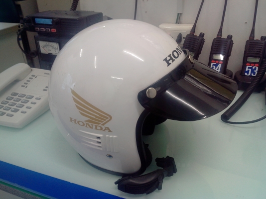 ขาย หมวกครูฝึก HONDA 100\% ราคา 550 แถมพวงกุณแจหนึ่งพวง รวมส่งแบบลงทะเบียน ems เพิ่ม 50 บาท กันลม อันละ 100