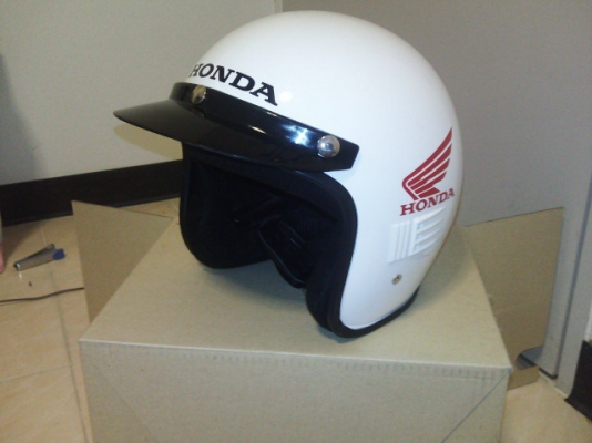 ขาย หมวกครูฝึก HONDA 100\% ราคา 550 แถมพวงกุณแจหนึ่งพวง รวมส่งแบบลงทะเบียน ems เพิ่ม 50 บาท กันลม อันละ 100