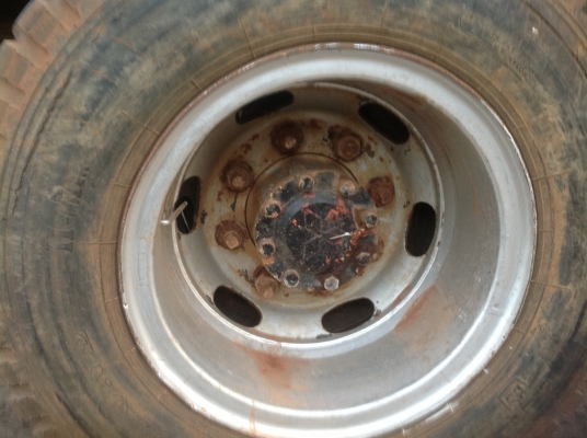 ขาย 6 ล้อ หัวยาวคู่ใจ รุ่น ไม่กลัวร้อน สภาพดีพร้อมใช้งาน. เครื่อง.145.แรง  พวงมาลัยเพาวเวอร์  ส่งไป โคราช แล้วคับ