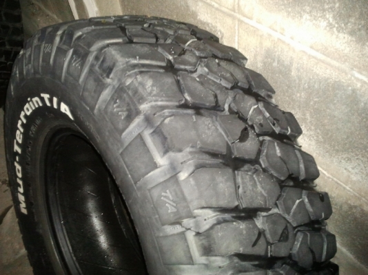 ขายยาง BF MUD KM2 285/75/16ปลายปี09 หมื่นห้าพัน