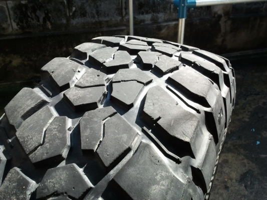 ขายยาง BF MUD KM2 285/75/16ปลายปี09 หมื่นห้าพัน