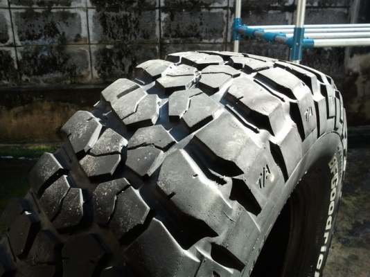 ขายยาง BF MUD KM2 285/75/16ปลายปี09 หมื่นห้าพัน