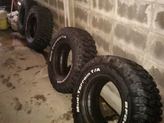 ขายยาง BF MUD KM2 285/75/16ปลายปี09 หมื่นห้าพัน