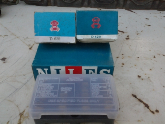 JOECLASSICขายกล่องฟิวส์ใส่ดัทสัน 520 521 620 720 เป็นกล่องเดิมงานเก่าเก็บอันละ 200.สนใจโทรสอบฤามได้ราคานี้พร้อมจัดส่ง...