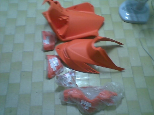 ขายชุดสี มีโอ สีส้ม แท้ ของใหม่ จำนวน 6 ชิ้น พร้อมเหล็กยึดโครง