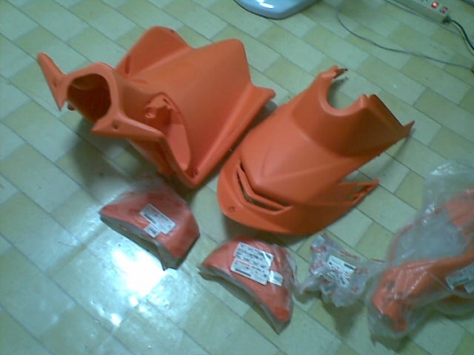 ขายชุดสี มีโอ สีส้ม แท้ ของใหม่ จำนวน 6 ชิ้น พร้อมเหล็กยึดโครง