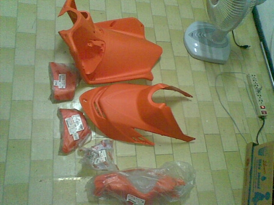 ขายชุดสี มีโอ สีส้ม แท้ ของใหม่ จำนวน 6 ชิ้น พร้อมเหล็กยึดโครง