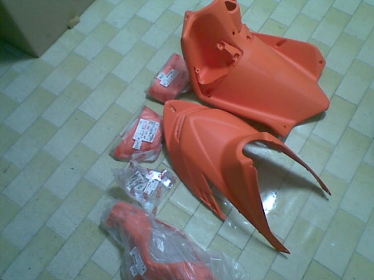 ขายชุดสี มีโอ สีส้ม แท้ ของใหม่ จำนวน 6 ชิ้น พร้อมเหล็กยึดโครง