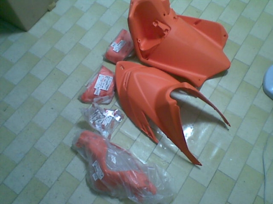 ขายชุดสี มีโอ สีส้ม แท้ ของใหม่ จำนวน 6 ชิ้น พร้อมเหล็กยึดโครง