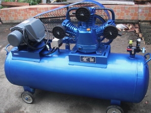 ขายถังลมใหม่  ปั๊มลมใหม่ มอเตอร์3แรง ใช้ไฟบ้าน220V. ถังลม200ลิตรพร้อมใช้งาน งาน โทร. 0858095500