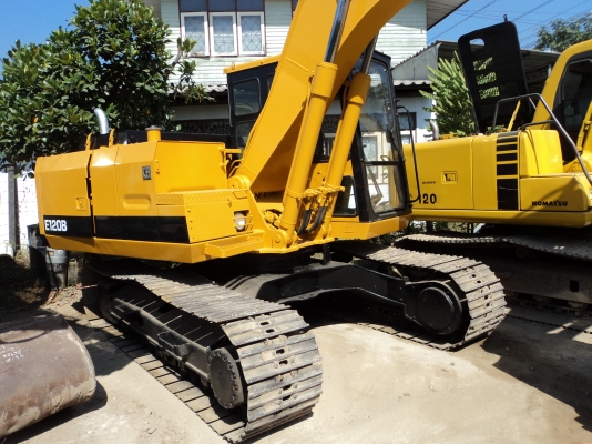 ขายด่วน  CAT E120B   เก่านอกยังไม่เคยใช้งานในไทย  สภาพสวย  เครื่องปั้มดี   ไฟฟ้าครบ