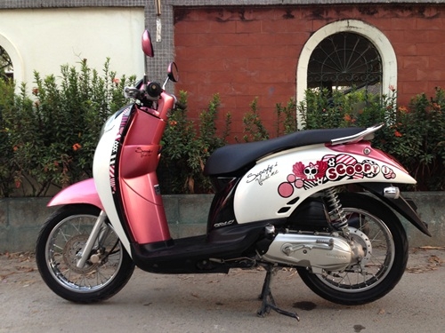 ขายscoopyสีชมพูขาวปี2554