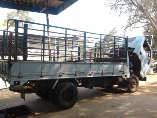 ISUZU NKR 120 HP 4HF1 ปี 42 หัวการ์ตูนสภาพสวยจัด กระบะคอกเหล็กยาว 4.30 เมตรไม่มีผุ เครื่องแน่นแรงดีไม่มีเยิ้ม หัวบางเดิมๆภายในเก๋งคอนโซลอุปกรณ์ครบครัน ช่วงล่างคัชซีสวยไม่มีบวม ยางสภาพเต็มดีพร้อมใช้งาน เอกสารทะเบียนภาษีครบไม่มีขาดพร้อมโอนครับ