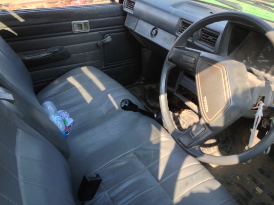 TOYOTA HILUX HERO 2.4D ปี 30 สภาพดีอย่างสวยพร้อมใช้งาน เครื่องแน่นดีไม่เยิ้ม ภายในเก๋งสวยคอนโซลอยู่ครบพร้อม ใส่กระบะเก็บสีสวยๆบางๆมาใหม่เอี่ยม ช่วงล่างคัชซีสวยไม่มีผุ ยางสภาพดีพร้อมใช้งาน เอกสารทะเบียนภาษีครบไม่มีขาดพร้อมโอนครับ