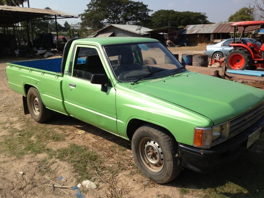 TOYOTA HILUX HERO 2.4D ปี 30 สภาพดีอย่างสวยพร้อมใช้งาน เครื่องแน่นดีไม่เยิ้ม ภายในเก๋งสวยคอนโซลอยู่ครบพร้อม ใส่กระบะเก็บสีสวยๆบางๆมาใหม่เอี่ยม ช่วงล่างคัชซีสวยไม่มีผุ ยางสภาพดีพร้อมใช้งาน เอกสารทะเบียนภาษีครบไม่มีขาดพร้อมโอนครับ