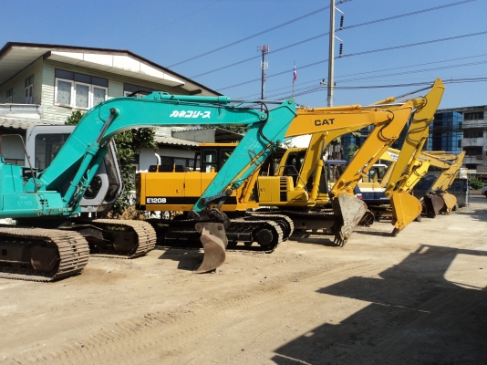 ขายด่วน HITACHI EX 100-2  เก่านอกสภาพสวย  เครื่องปั้มดี  ไฟฟ้าครบ ใบแทรค 60  ราคาไม่แพงจ้า
