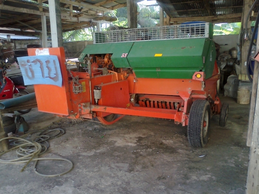 ฝากขายรถไถ ISEKI  tf327 พร้อมเครื่องอัดฟาง พร้อมใช้งาน  สภาพใหม่ ซื้อมามือแรก หาคนขับไม่ได้