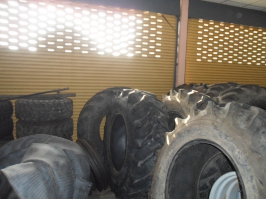 ขายแล้ว ยางหล่อรถไถถอด\% โครงยางสยาม หลัง18.4-30 ดอกเต็มคู่ละ12,800 ยางหน้า24"เพิ่ม5,000