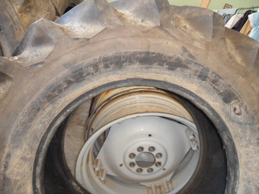 ขายแล้ว ยางหล่อรถไถถอด\% โครงยางสยาม หลัง18.4-30 ดอกเต็มคู่ละ12,800 ยางหน้า24"เพิ่ม5,000