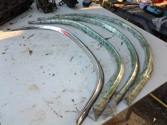 JOECLASSICขายคิ้วสแตนเลสใส่ที่ซุ้มล้อมาสด้า 800 1000งานเก่าเก็บราคา 2500.ราคานี้พร้อมส่งสนใจโทรสอบฤามได้.