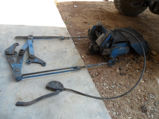 ขาย ชุดตะขอลากท้าย รถไถฟอร์ด เก่านอก มาทั้งชุดน๊อตครบ 7,000บาท