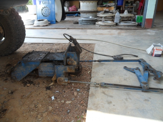 ขาย ชุดตะขอลากท้าย รถไถฟอร์ด เก่านอก มาทั้งชุดน๊อตครบ 7,000บาท