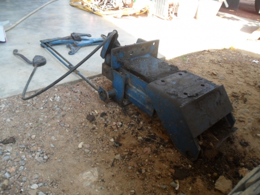 ขาย ชุดตะขอลากท้าย รถไถฟอร์ด เก่านอก มาทั้งชุดน๊อตครบ 7,000บาท