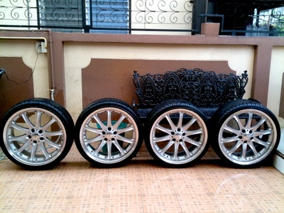 ล้อ HARTGE ขนาด 22 นิ้ว แท้จากเยอรมัน พร้อมยางดอกเต็มๆ ล้อหน้า 265-30-22 ล้อหลัง 295-25-22 ขนาด 22 นิ้ว...Tel.085-150-9040 P