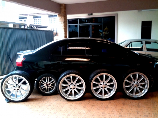 ล้อ HARTGE ขนาด 22 นิ้ว แท้จากเยอรมัน พร้อมยางดอกเต็มๆ ล้อหน้า 265-30-22 ล้อหลัง 295-25-22 ขนาด 22 นิ้ว...Tel.085-150-9040 P ล้อ HARTGE ขนาด 22 นิ้ว แท้จากเยอรมัน พร้อมยางดอกเต็มๆ ล้อหน้า 265-30-22 ล้อหลัง 295-25-22 ขนาด 22 นิ้ว...Tel.085-150-9040 P