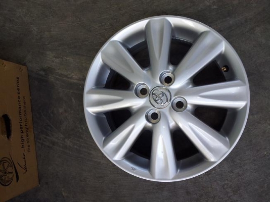 แม็กซ์ Toyota New Yaris ขอบ 15 สภาพใหม่ป้ายแดง