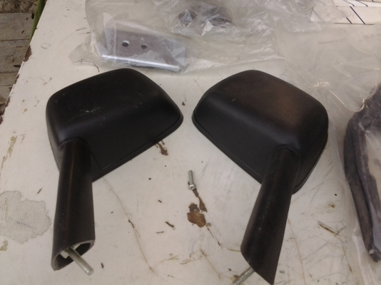 JOECLASSICขายยางหูช้าง720งานเก่าเก็บคู่ละ 600.มือหมุนกระจก720งานเก่าเก็บคู่ละ 400.กระจกติดแก้ม720ของเดิมคู่ละ700.สนใจโทรสอบฤามได้..