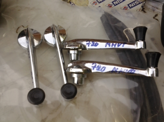 JOECLASSICขายยางหูช้าง720งานเก่าเก็บคู่ละ 600.มือหมุนกระจก720งานเก่าเก็บคู่ละ 400.กระจกติดแก้ม720ของเดิมคู่ละ700.สนใจโทรสอบฤามได้..