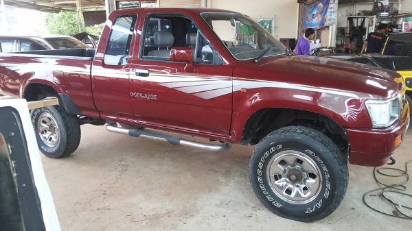 ***ขายแล้วครับขอบคุณ Truck2hand ขายกระบะโฟร์วิล TOYOTA LN111 4WD 2.8 3L LNB109 ประกอบนอก ปี38/95 เครื่องเดิมเกียร์เดิม เกียร์โฟร์ใช้งานปกติ แรง แน่น ลุย ช่วงล่างปึ๊ก คานหน้าปีกนก คัสซีสวยไม่มีผุ พื้นปูกระบะ ล้อแม็ก สวยยางสวยเต็ม ไม่เคยชนหนัก ภานในเก๋งดี ค