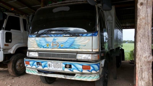 ***ขายแล้วครับขอบคุณ Truck2hand ขาย10ล้อ2เพลาดั้มราคาเบาๆ HINO FM3MNLD วางเครื่อง EM100-220HP(ลงเล่ม) เกียร์อีตั้น เครื่องแน่น เสียงนิ่ม แรงดี เกียร์ดีไม่มีหลุด ช่วงล่าง2เพลาเดิม คัสซีดี มีเก็บงานมาแล้ว กระบะดั้มข้างเนียมสภาพดี พื้นดีข้างสวยไม่ผุ หัวเก๋งด ***ขายแล้วครับขอบคุณ Truck2hand ขาย10ล้อ2เพลาดั้มราคาเบาๆ HINO FM3MNLD วางเครื่อง EM100-220HP(ลงเล่ม) เกียร์อีตั้น เครื่องแน่น เสียงนิ่ม แรงดี เกียร์ดีไม่มีหลุด ช่วงล่าง2เพลาเดิม คัสซีดี มีเก็บงานมาแล้ว กระบะดั้มข้างเนียมสภาพดี พื้นดีข้างสวยไม่ผุ หัวเก๋งด